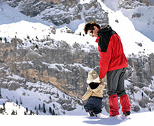 Dad and kiddo on a snowy mountain
