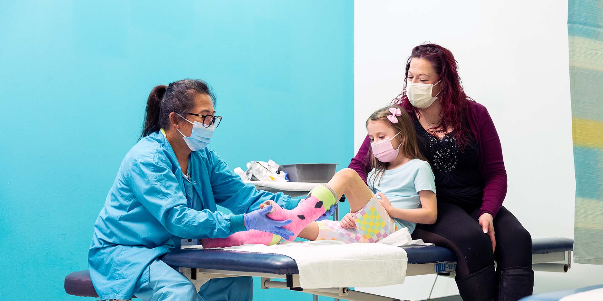 A Seattle Children's doctor instead a child's leg casts