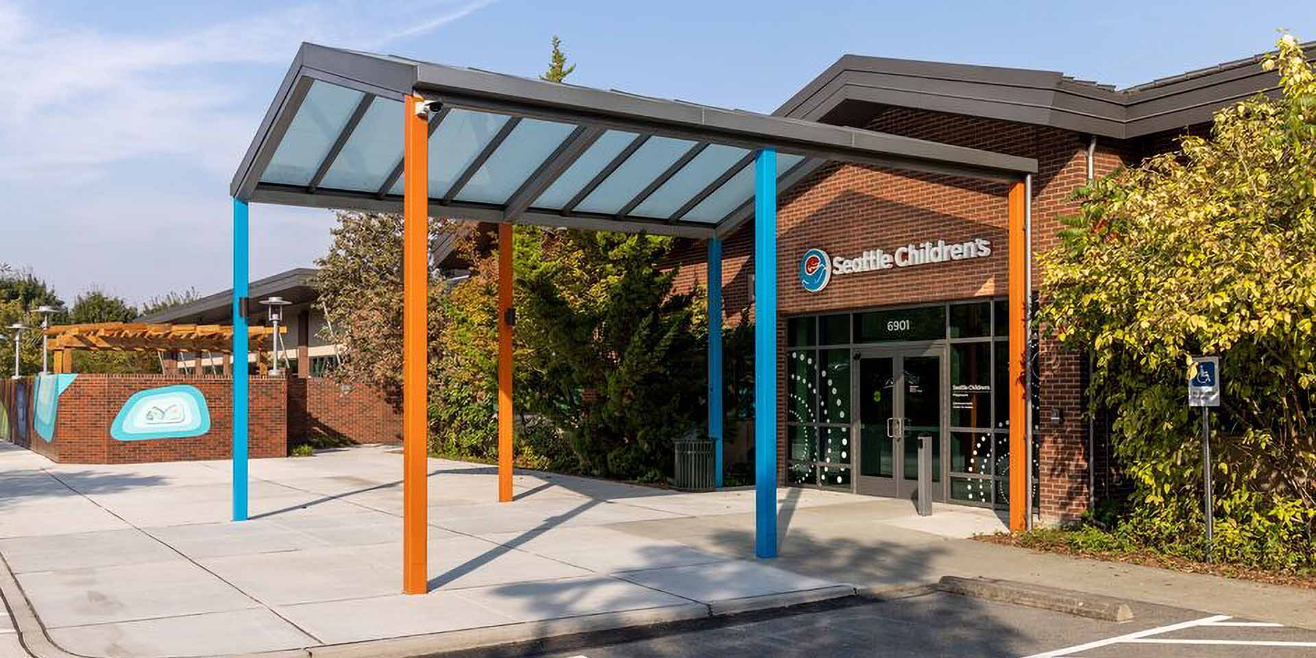 The entrance of Seattle Children's Magnuson Clinic
