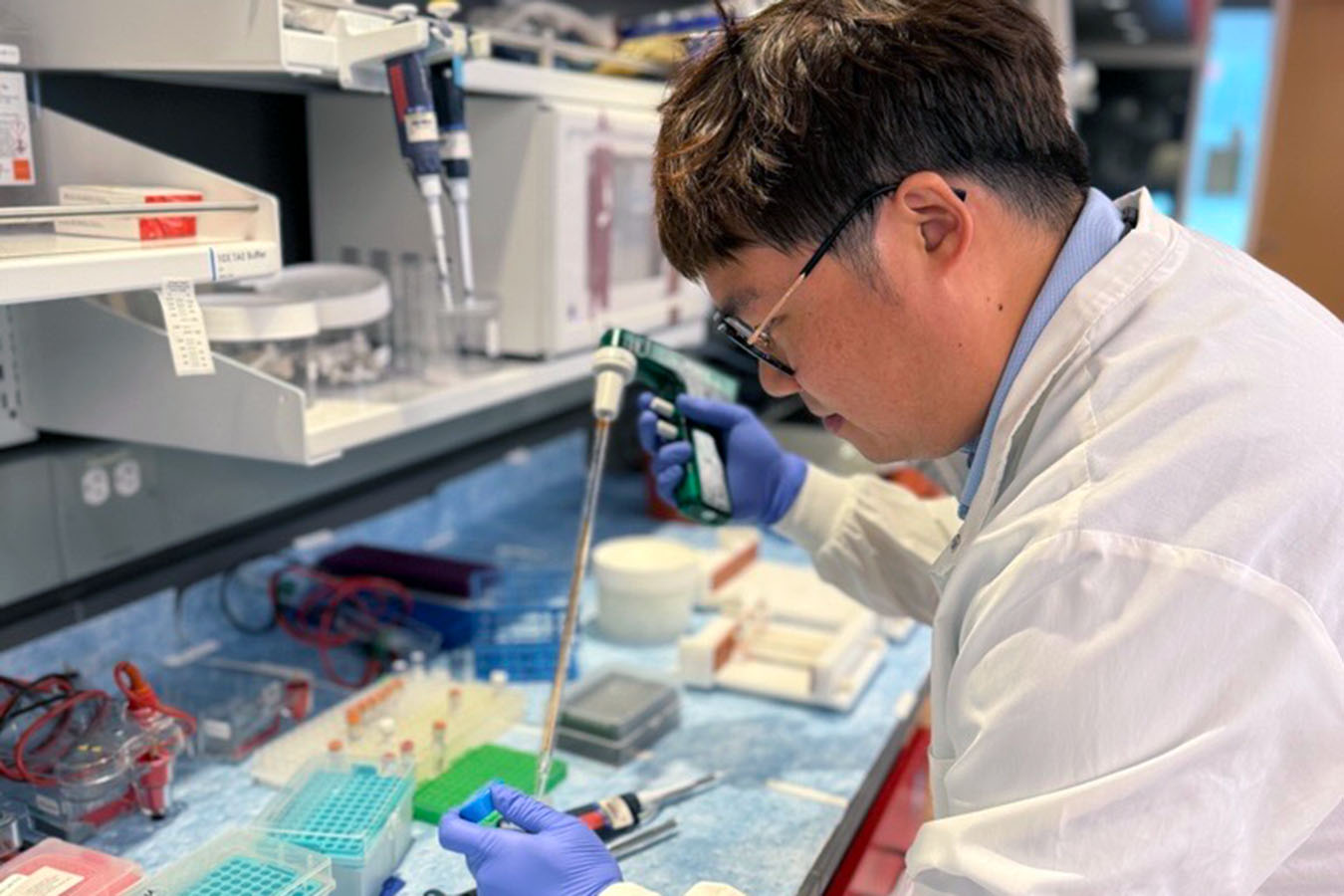 Ting-Yen (Scott) Chao, a research scientist in a Seattle Children’s Research Institute lab